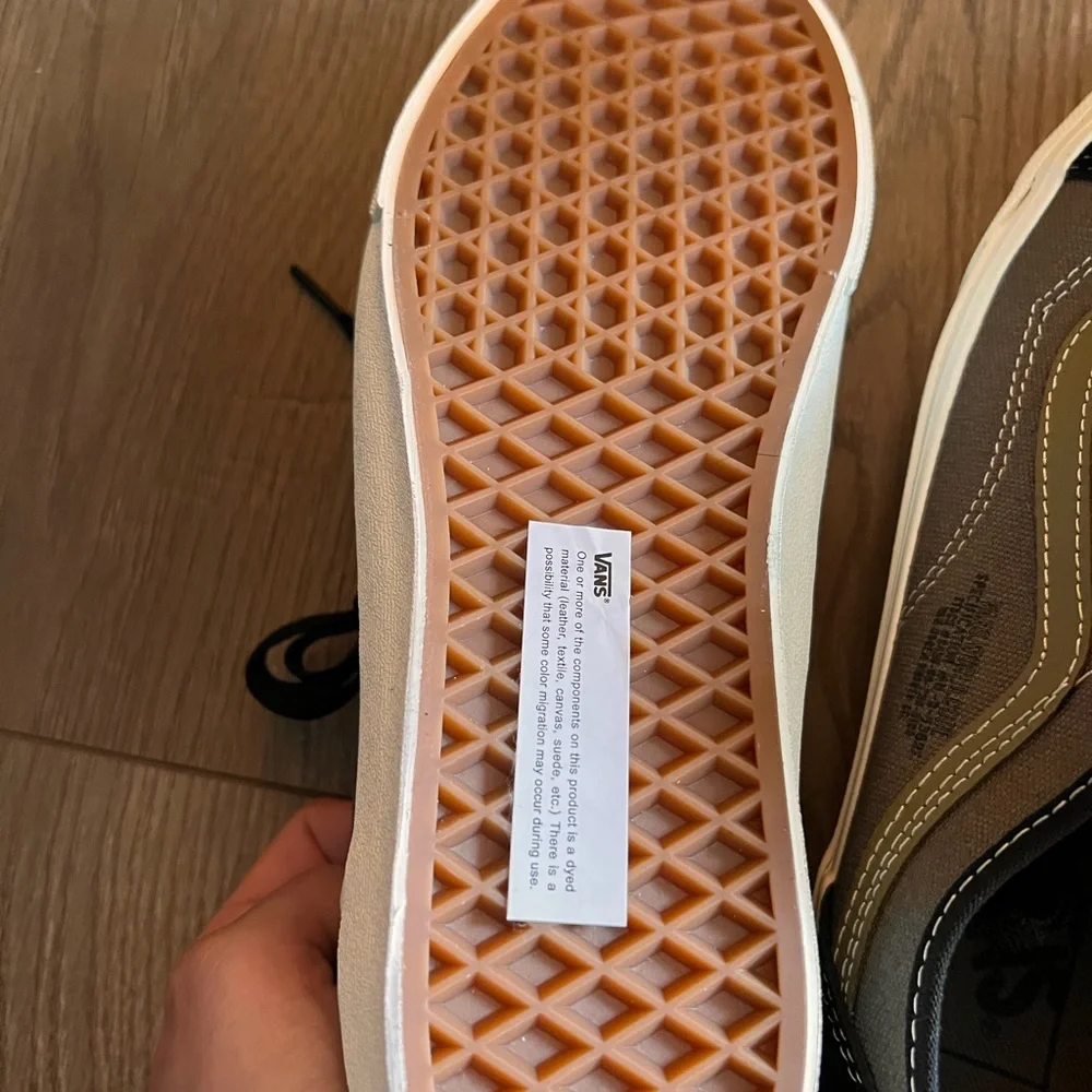 Vans - Picture 6 of 11